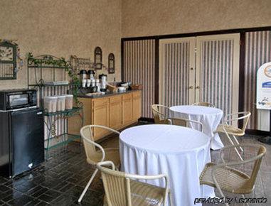 هوموود Travel Inn المطعم الصورة