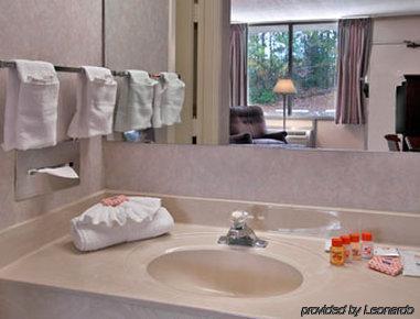 هوموود Travel Inn الغرفة الصورة